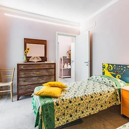 Tuscan Big Garden And Patio Apartment *